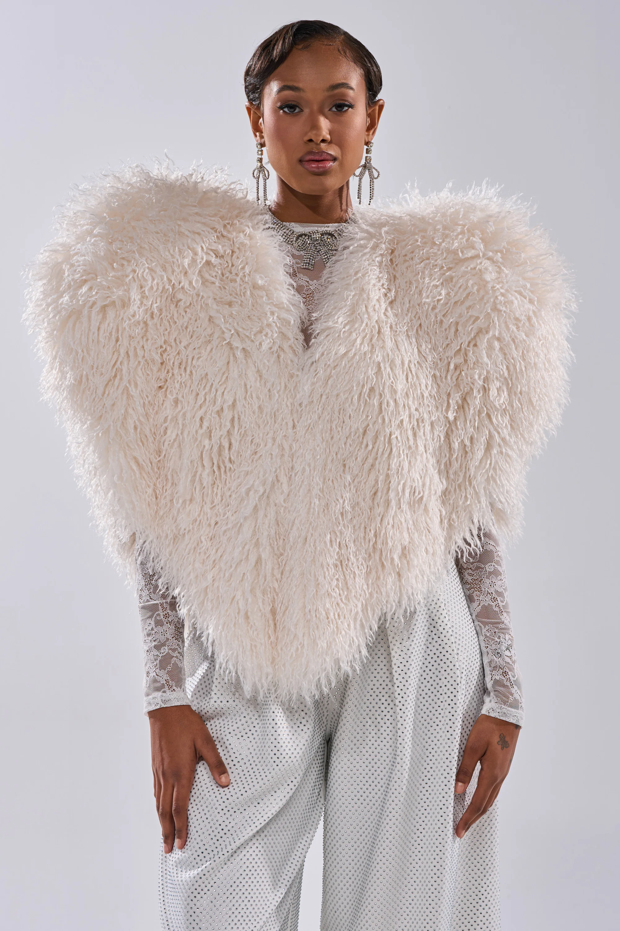 STAR CROSSED LOVER FAUX FUR VEST IN IVORY - Image 8