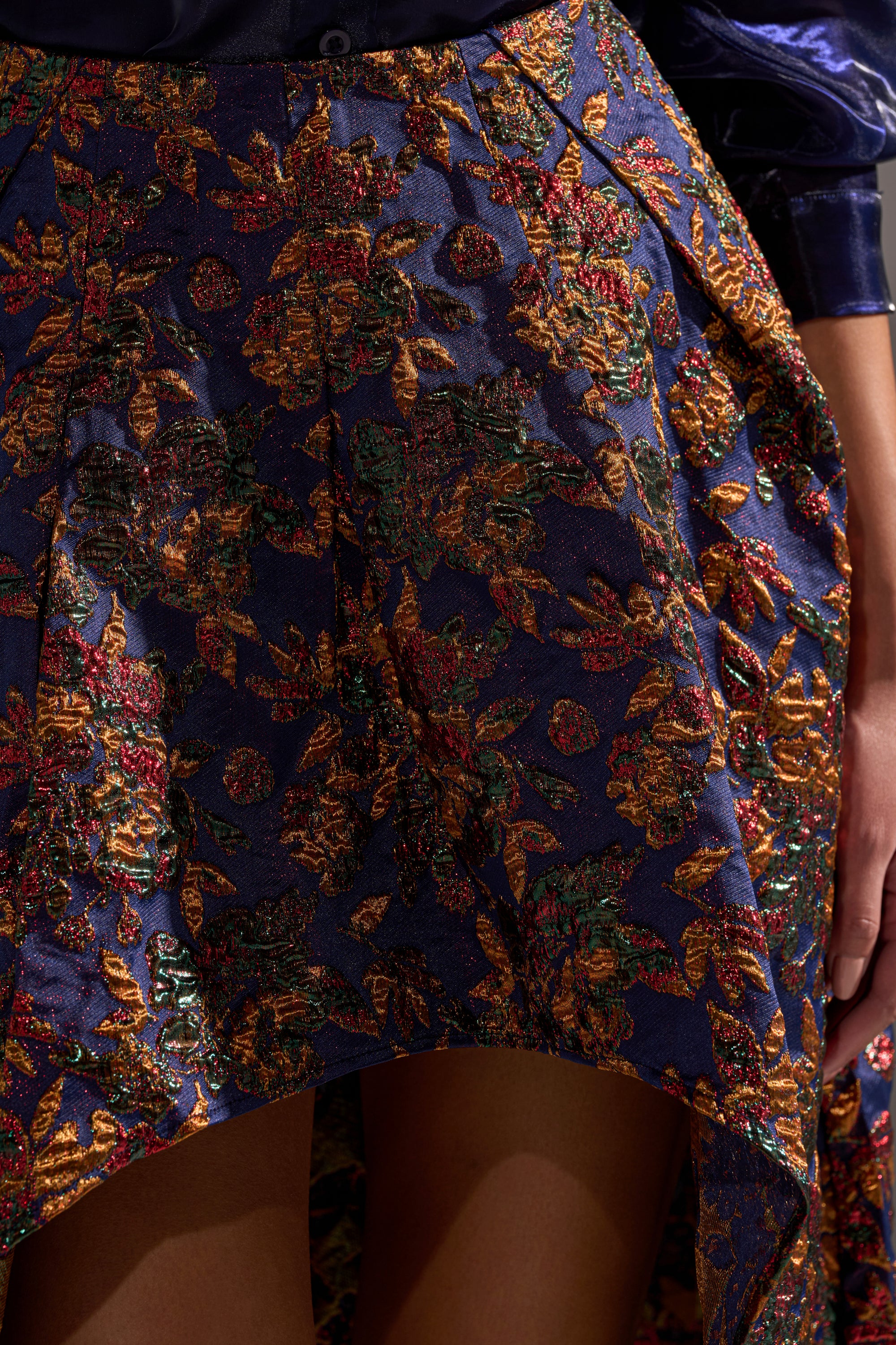 STAR OF THE NIGHT BROCADE MIDI SKIRT - Image 9