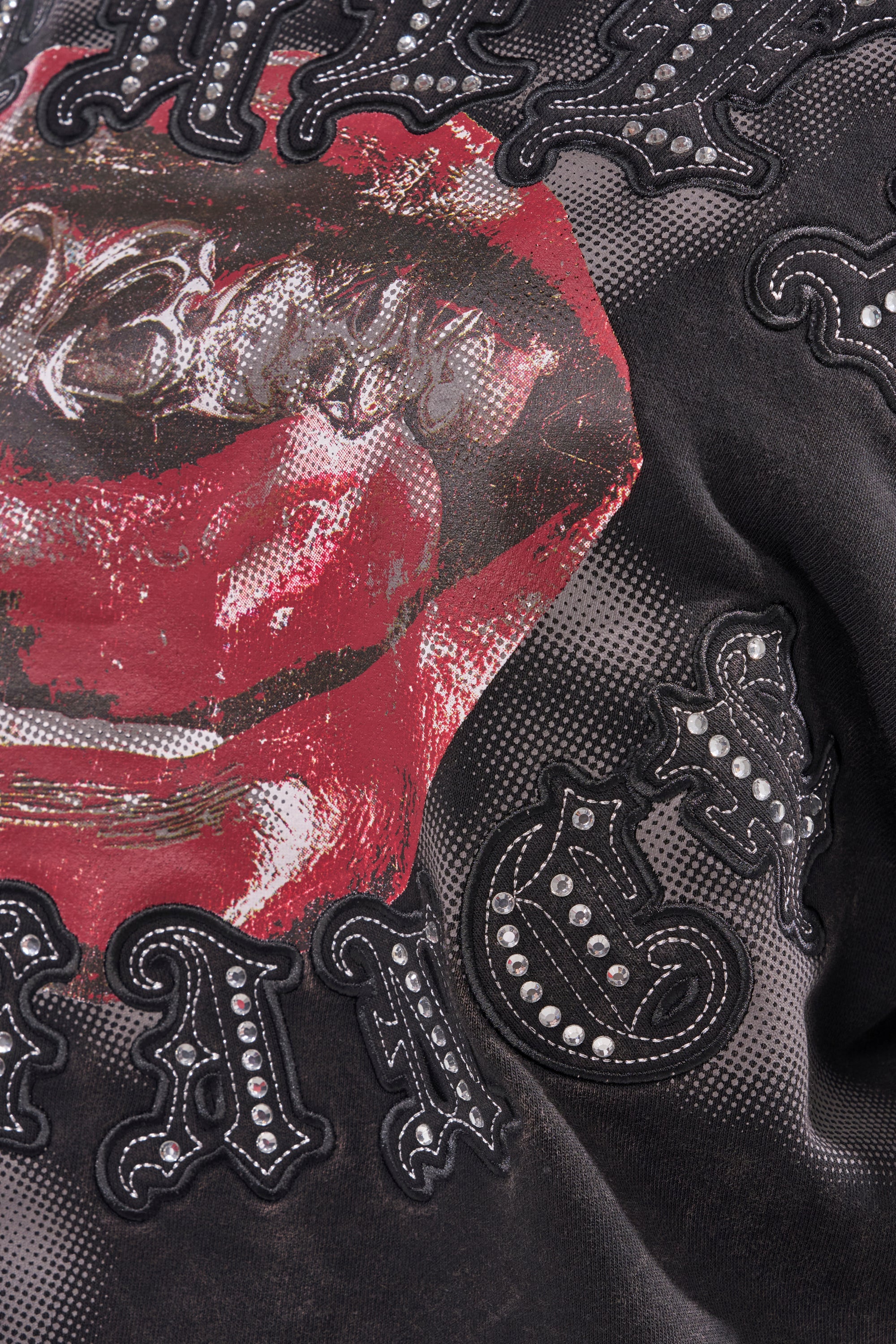 STREET ELEGANCE GRAPHIC TEE - Image 11