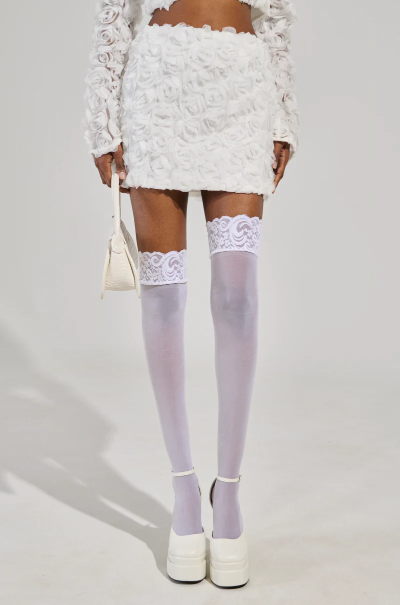 SWEET ESCAPE MINI SKIRT IN WHITE - Image 3
