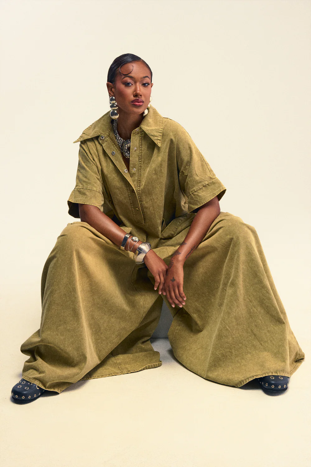 THE BEST OVERSIZED DENIM JUMPSUIT IN OLIVE - Image 3