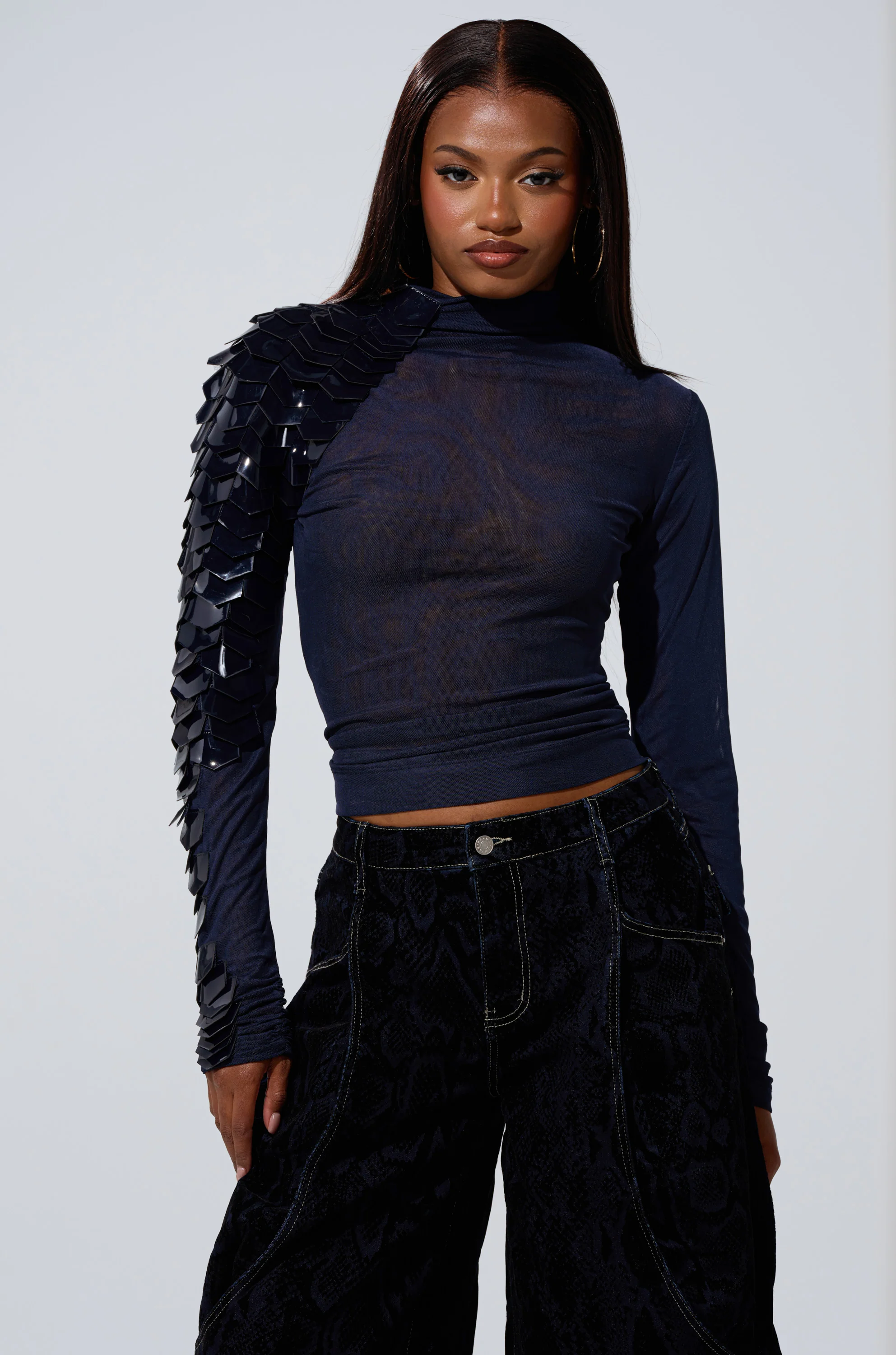 VELMA VINYL SINGLE SLEEVE SCALE TOP IN NAVY - Image 4