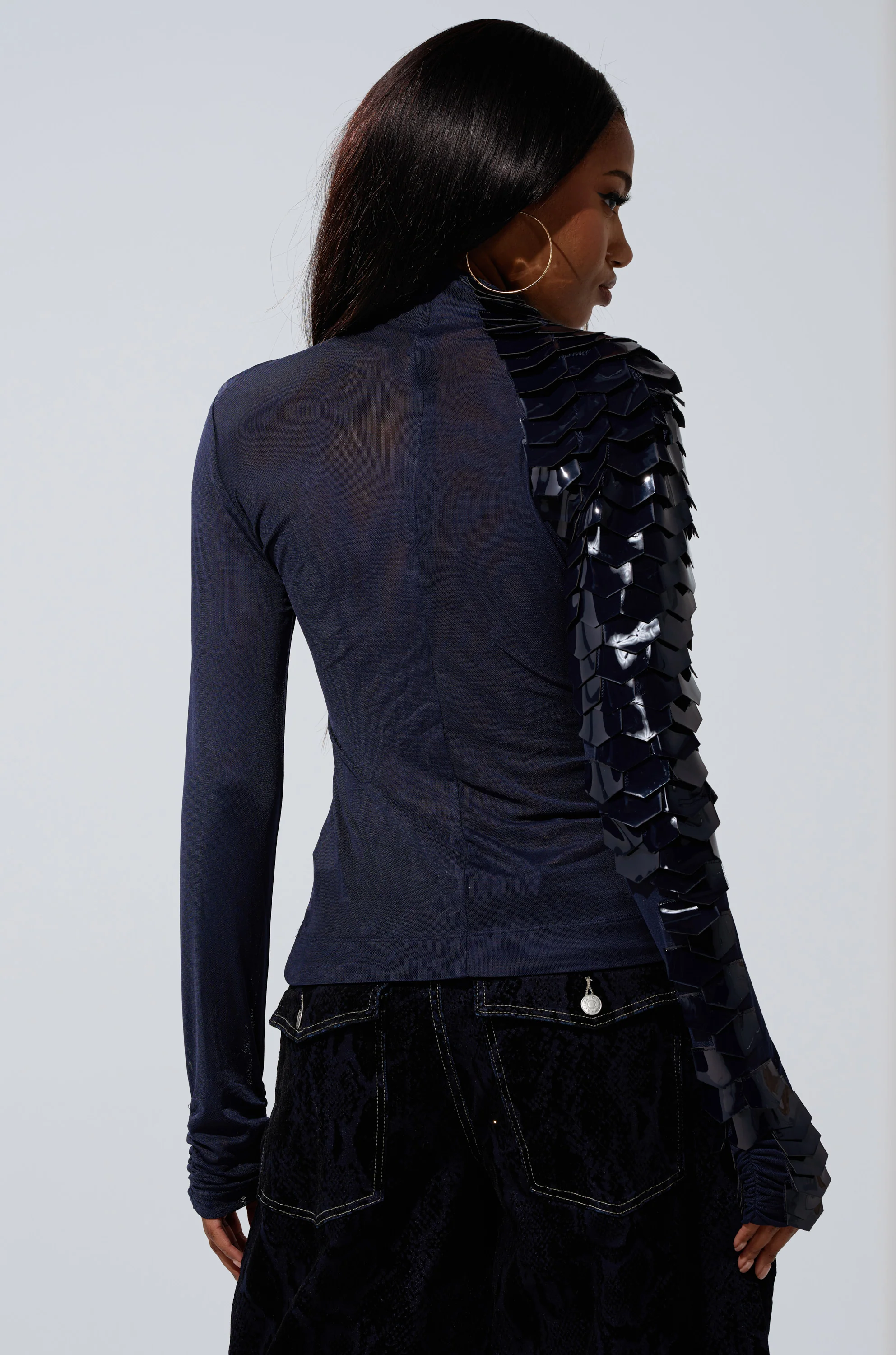 VELMA VINYL SINGLE SLEEVE SCALE TOP IN NAVY - Image 8
