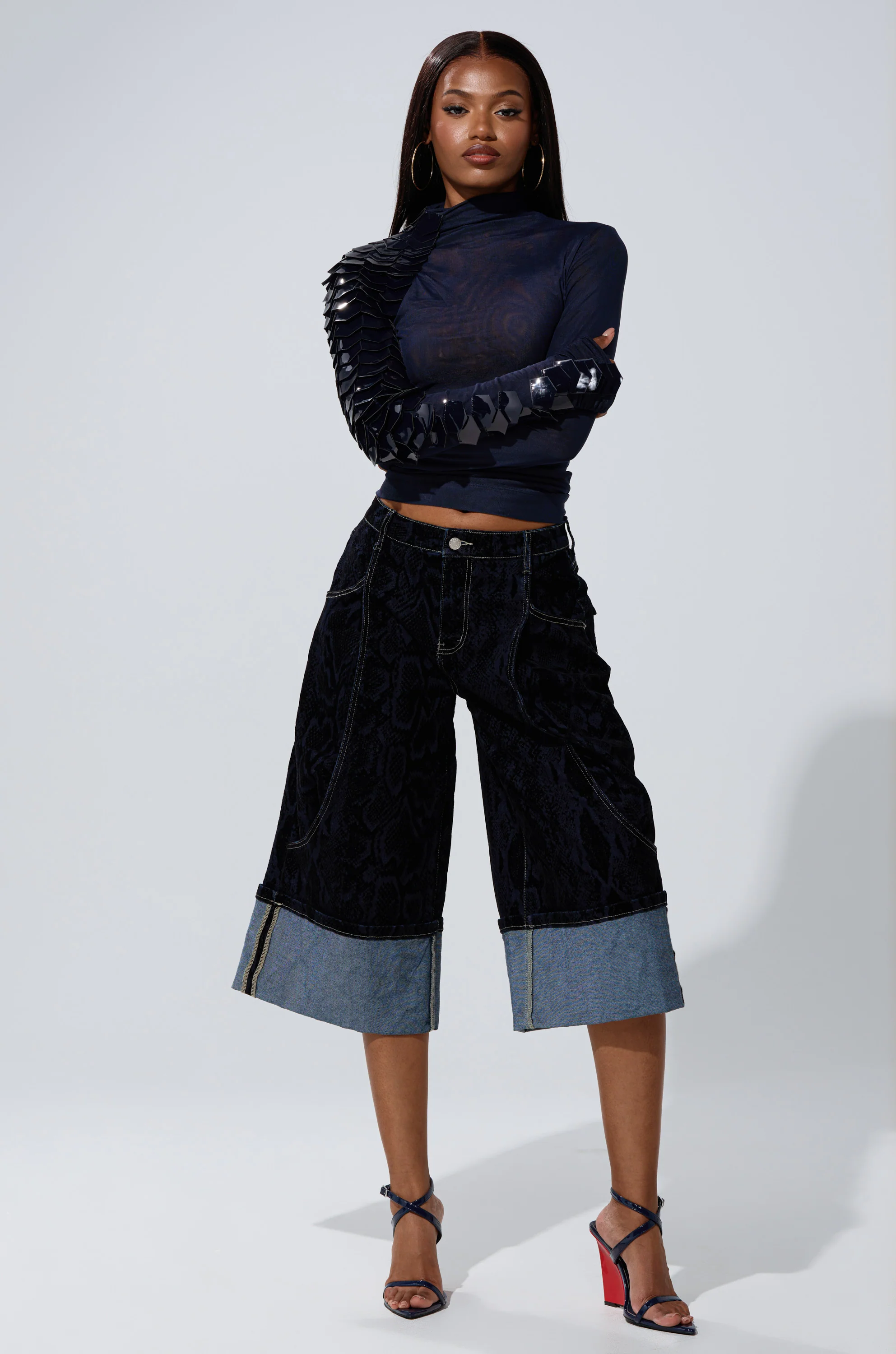 VELMA VINYL SINGLE SLEEVE SCALE TOP IN NAVY - Image 9