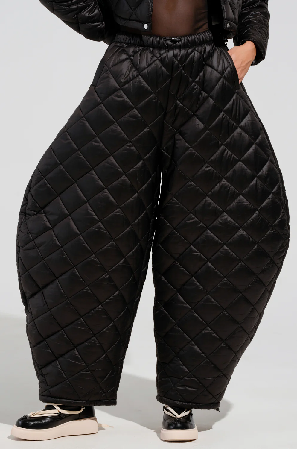 VIVI OVERSIZED PUFFER PANTS IN BLACK - Image 2