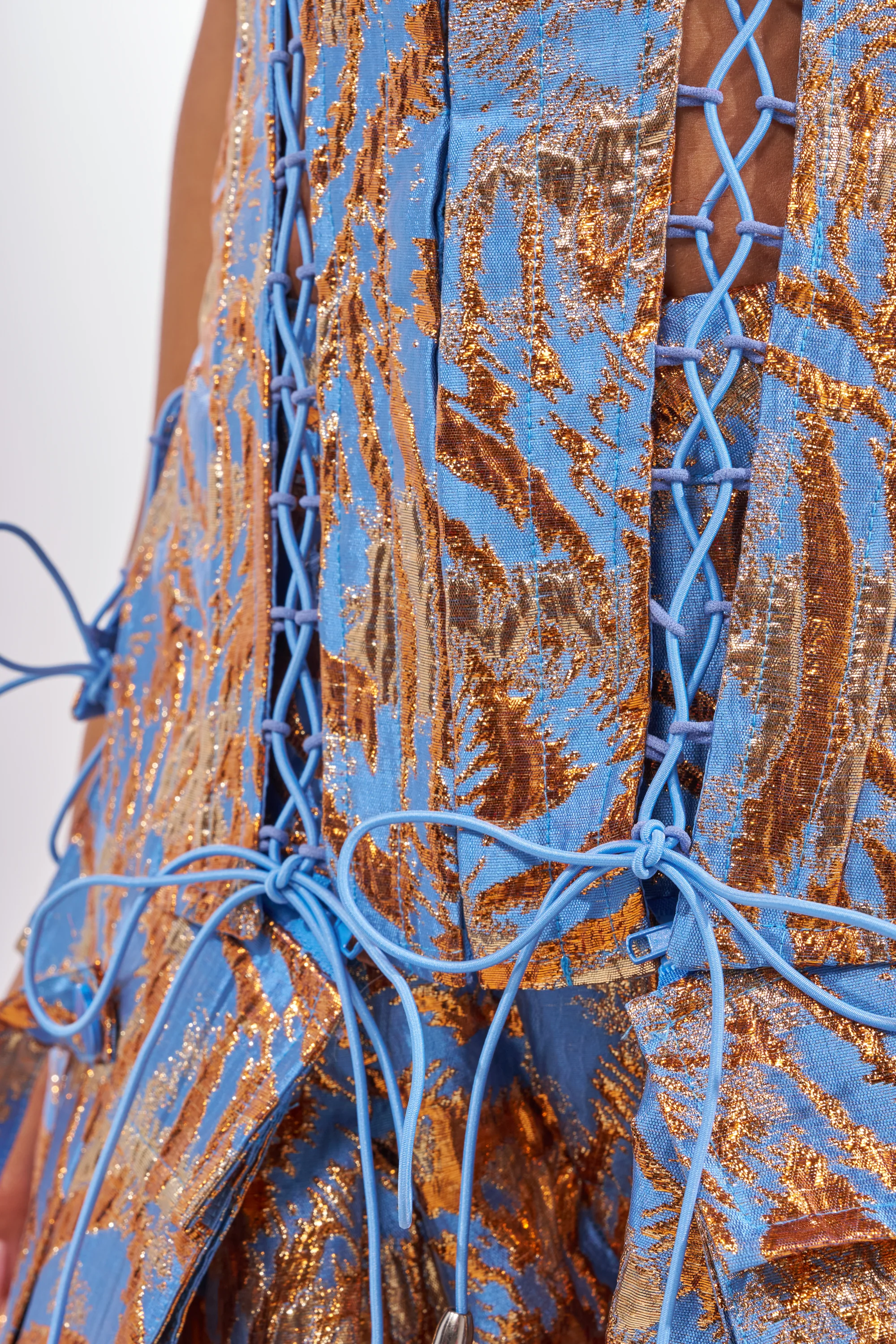 WAYS TO GO BROCADE CORSET - Image 8