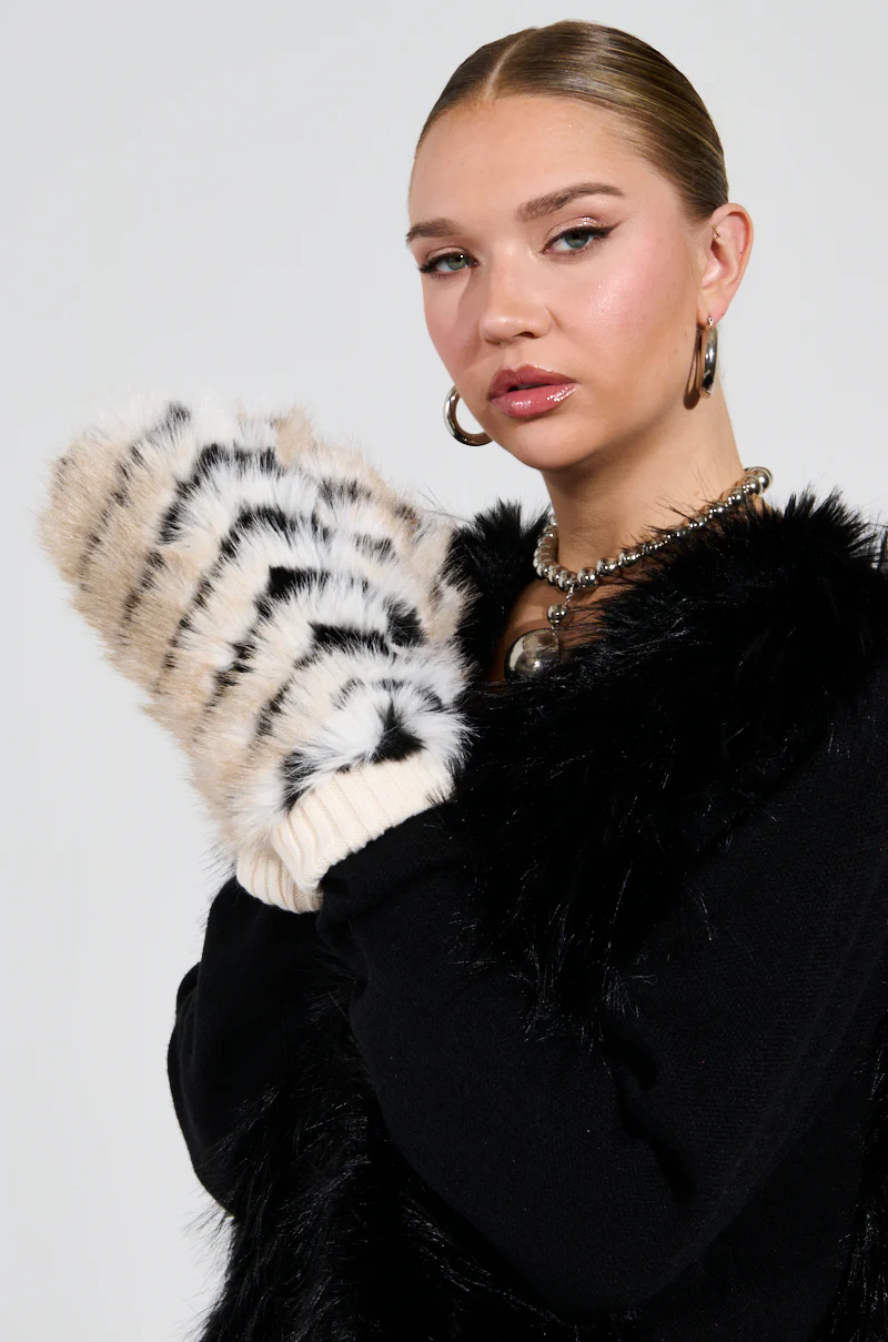 WILDER FAUX FUR MITTENS - Image 2